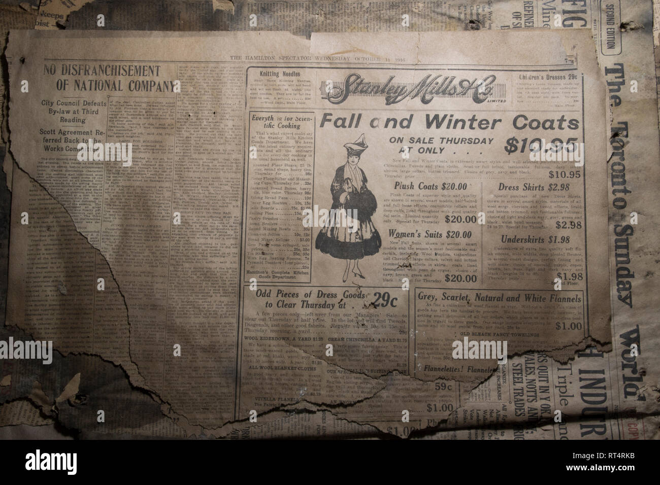 Alte Zeitung Abbildung: Werbung für Kleidung. Stockfoto Alte Zeitung Abbildung: Werbung für Kleidung. Stockfoto