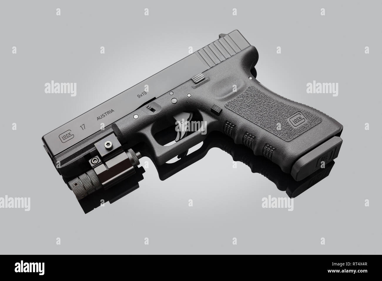 Glock 17 9 mm (Gen 3) Pistole mit Lasersight Stockfoto