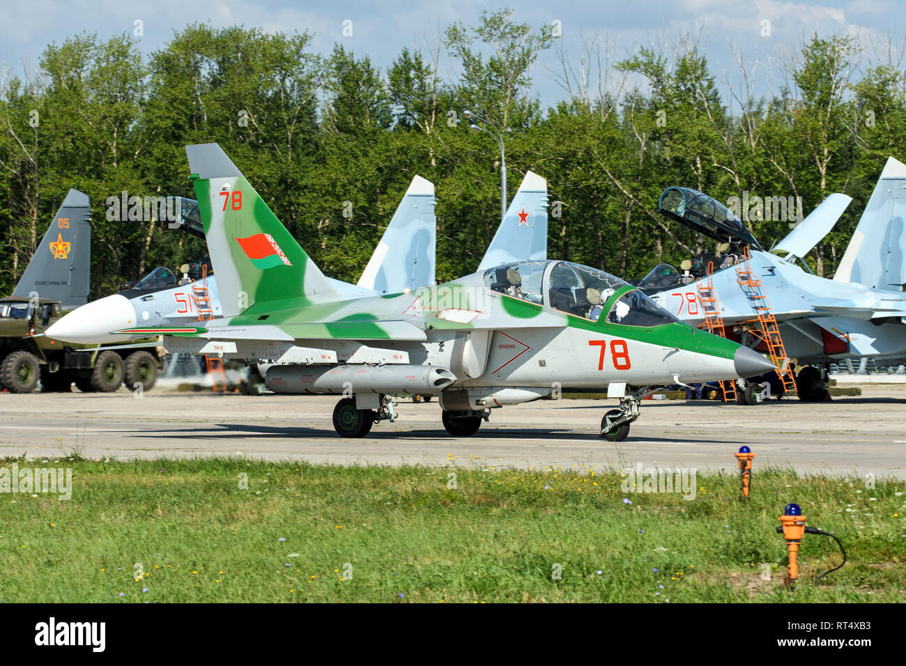 Eine weißrussische Air Force Yak-130 Advanced Trainer und leichtes Kampfflugzeug. Stockfoto