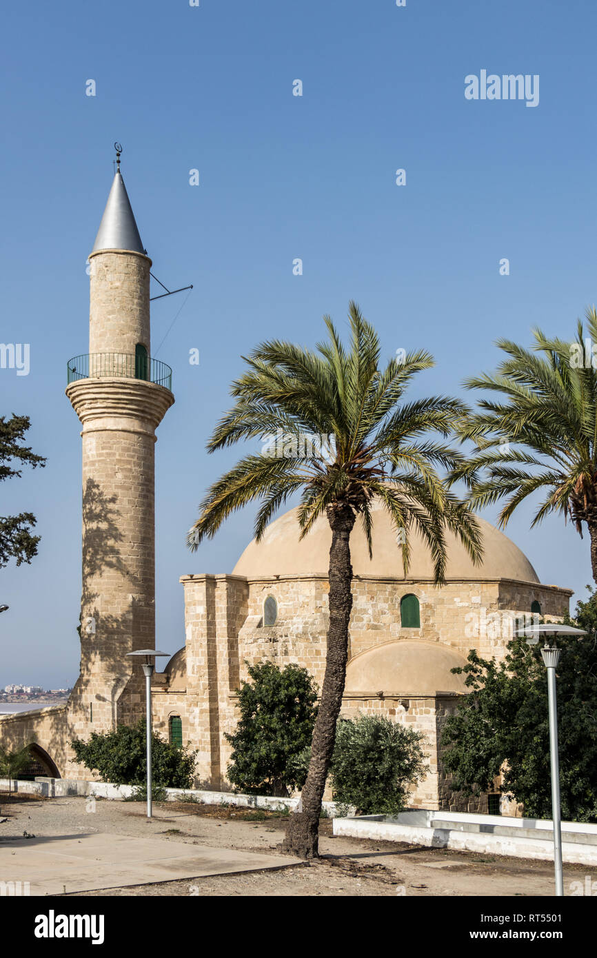 Hala Sultan Tekke oder die Moschee von Umm Haram auf dem Salzsee von Larnaca, Zypern Stockfoto