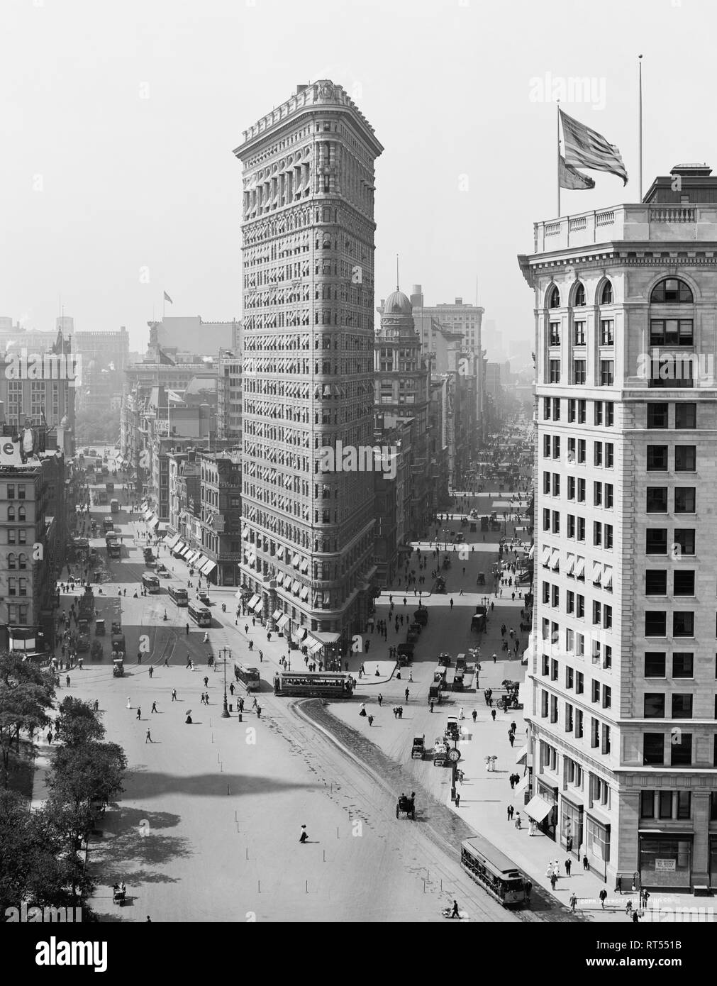 Amerikanische Geschichte Bild mit dem Flatiron Building, einem ikonischen New York City Wolkenkratzer, circa 1908. Stockfoto