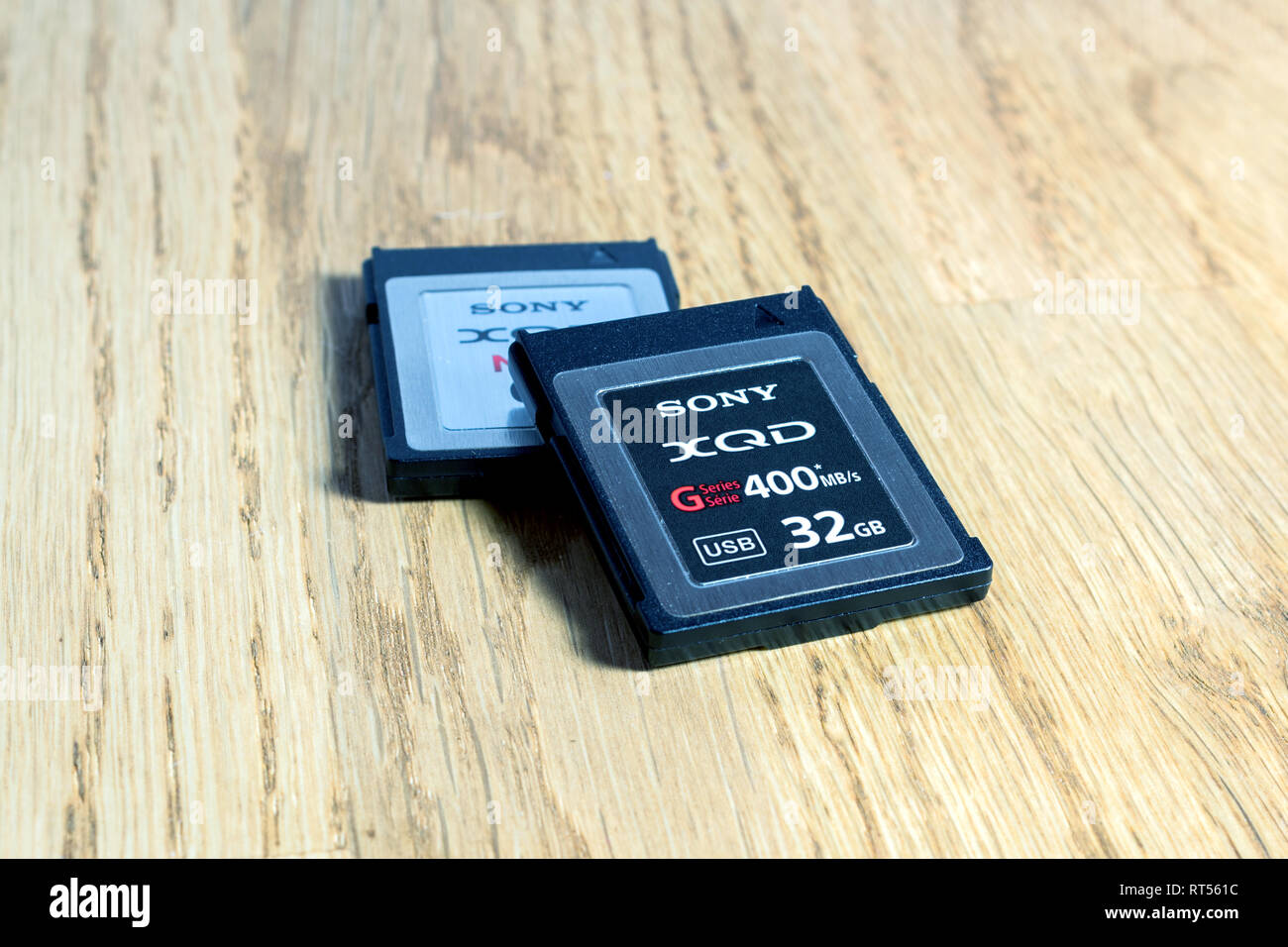 PARIS, Frankreich, 26.MÄRZ 2017: Neue XQD G- und M-Data Memory Card von Sony, Nikon und Sony video foto Produkte für die Speicherung von Inhalten verwendet werden Stockfoto