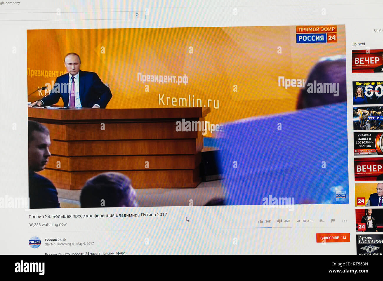 PARIS, Frankreich - 14.12.2017: Gerade auf Youtube Live Channel von Rossiya RTR als der russische Präsident Wladimir Putin geben die Medien Q&A vor der Wahl im März Stockfoto