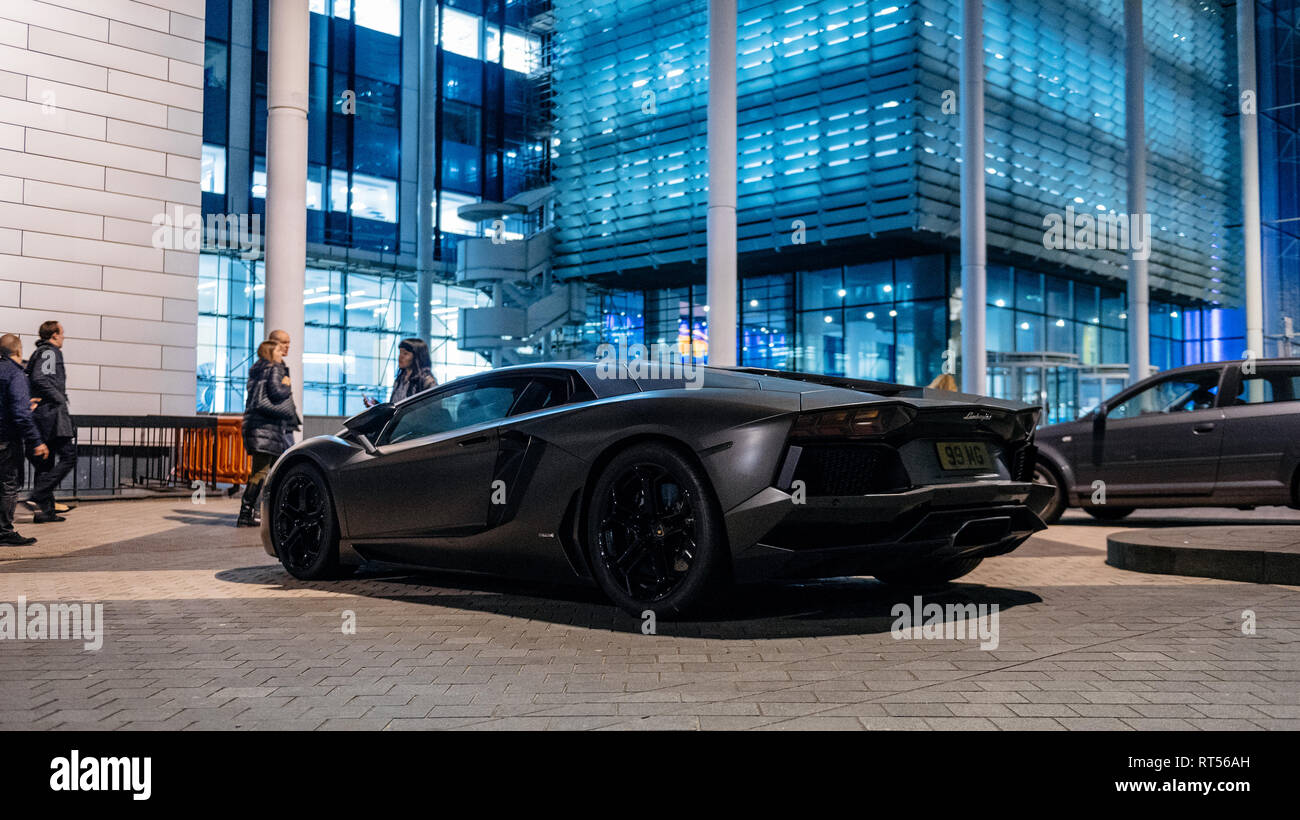 LONDON, VEREINIGTES KÖNIGREICH - Mar 9 2017: Super-Auto auf Ausstellung Rd, Kensington London geparkt. Lamborghini Aventador ist ein mid-motor sport auto Stockfoto