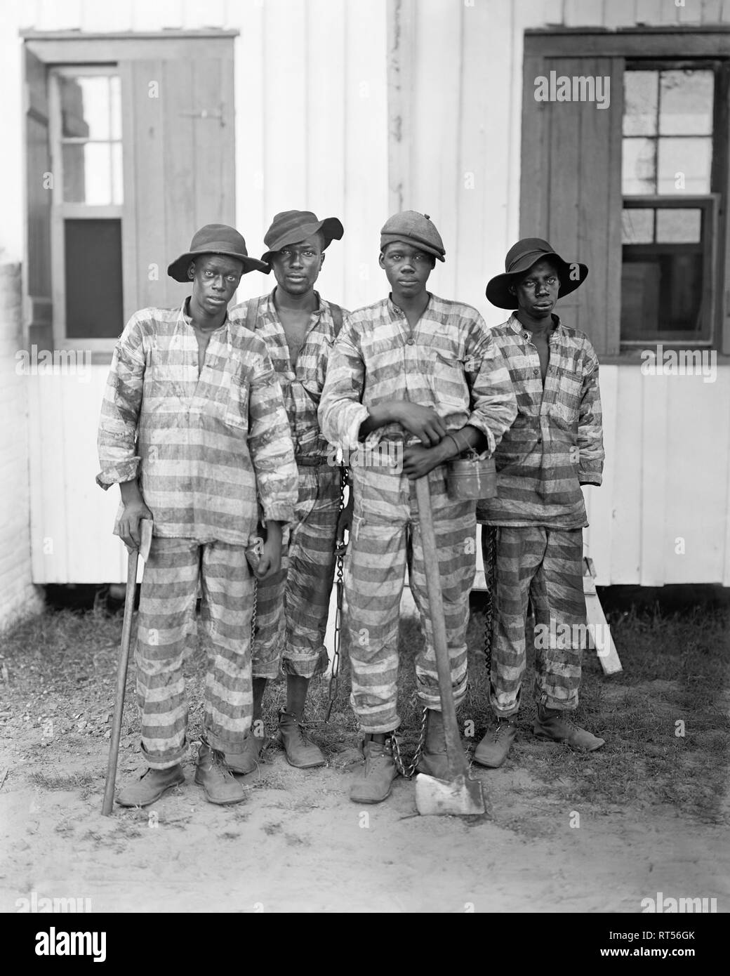 Eine Gruppe von Gefangenen angekettet in einem Südlichen Pönitentiarie, circa 1903. Stockfoto