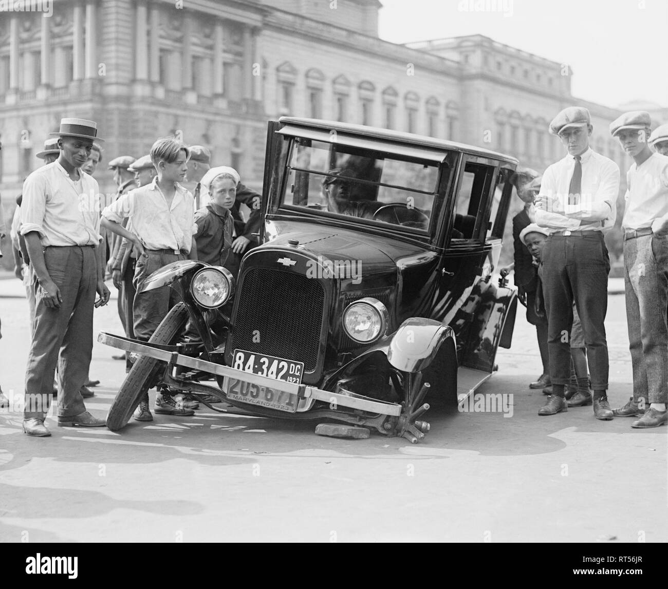 Amerikanische Geschichte Bild von einem Oldtimer in der Straße gebrochen, Washington D.C., 1923. Stockfoto