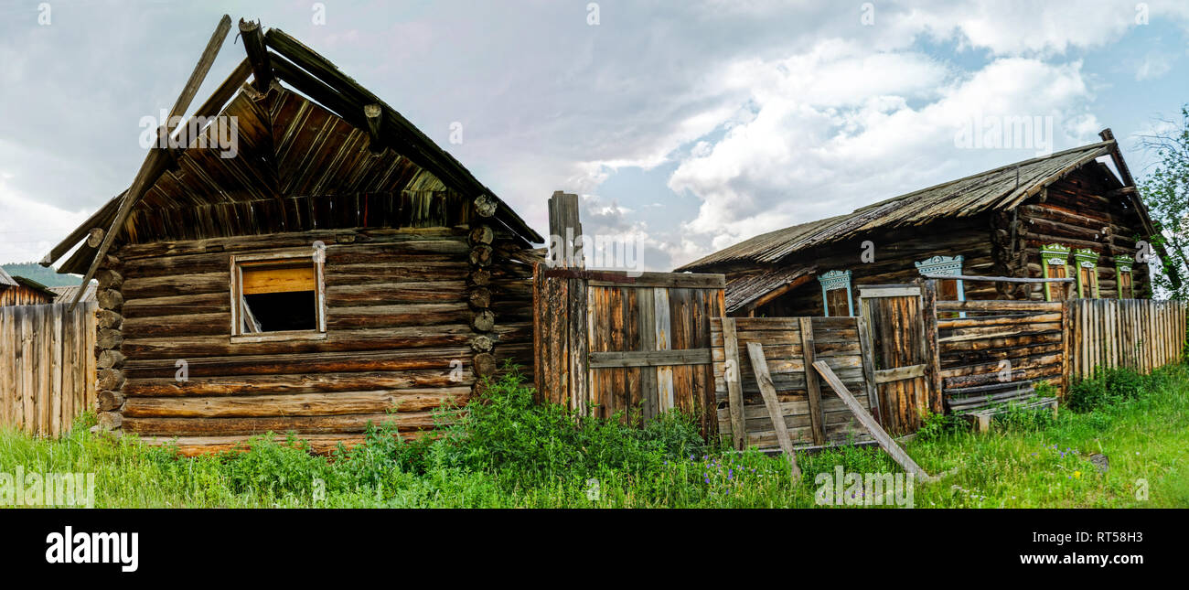 Eine Probe der Holzarchitektur in der Baikal Dorf. Holz Bau. Stockfoto