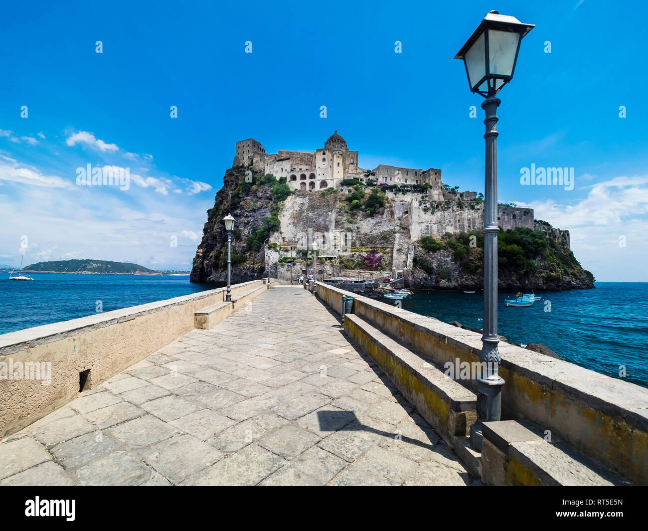 Italien, Kampanien, Neapel, Golf von Neapel, Ischia Insel, Burg Aragonese auf Rock Island Stockfoto