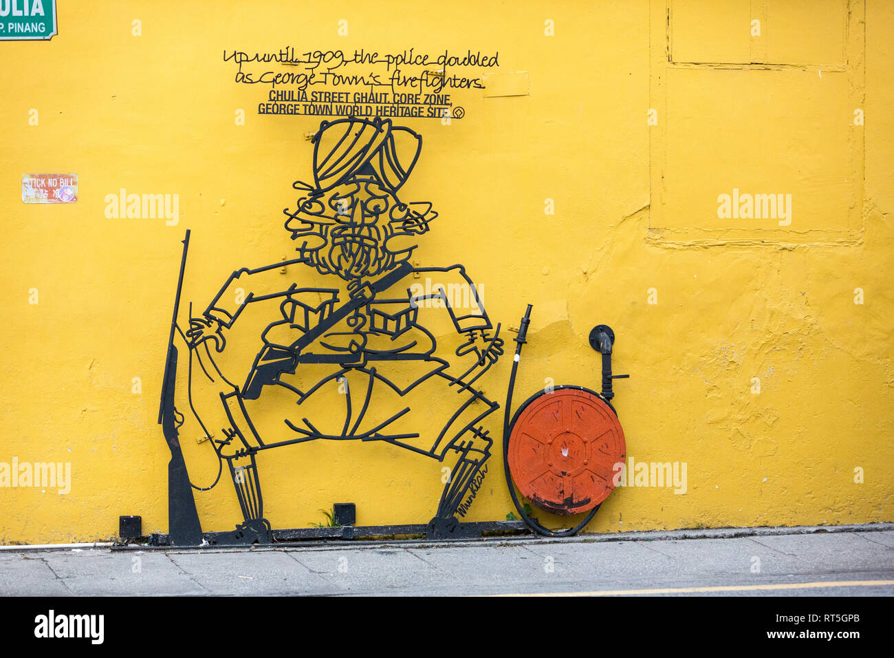 George Town, Penang, Malaysia. Street Art ehrt städtische Polizei und Feuerwehr. Stockfoto