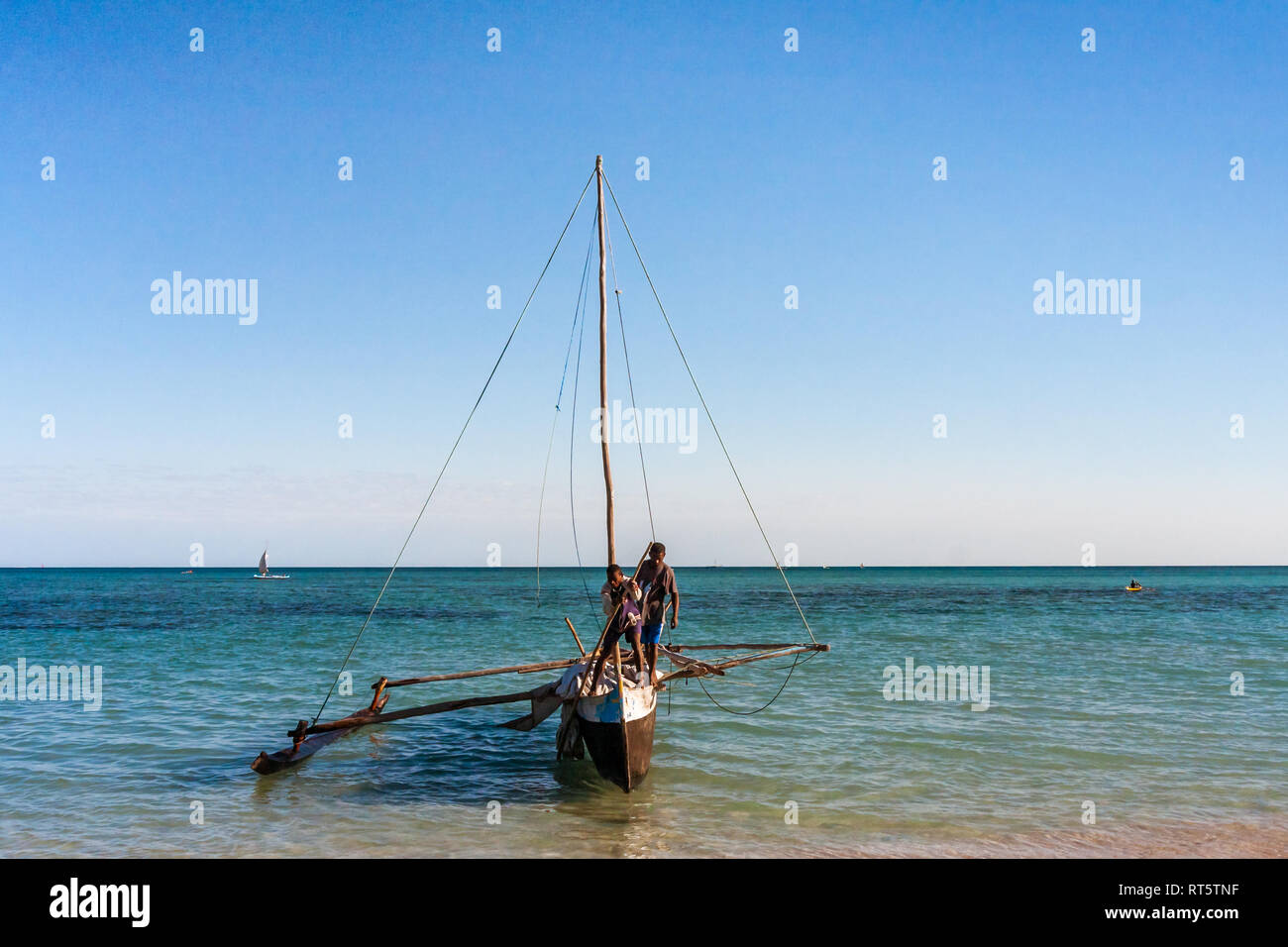 Anakao, Madagaskar, 2. August 2017: madagassischen Fischern der Vezo ethnische Gruppe Angeln in Anakao, südliche Madagaskar Stockfoto