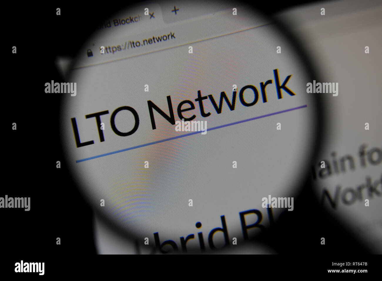 LTO-Network Website gesehen durch ein Vergrößerungsglas Stockfoto