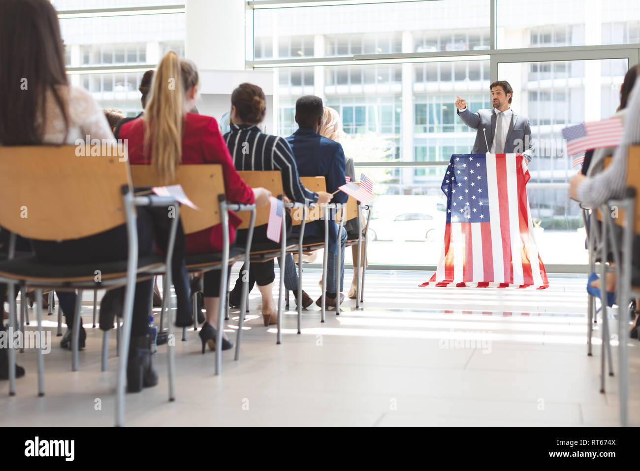 Sprecher männlich spricht in einem Business Seminar Stockfoto