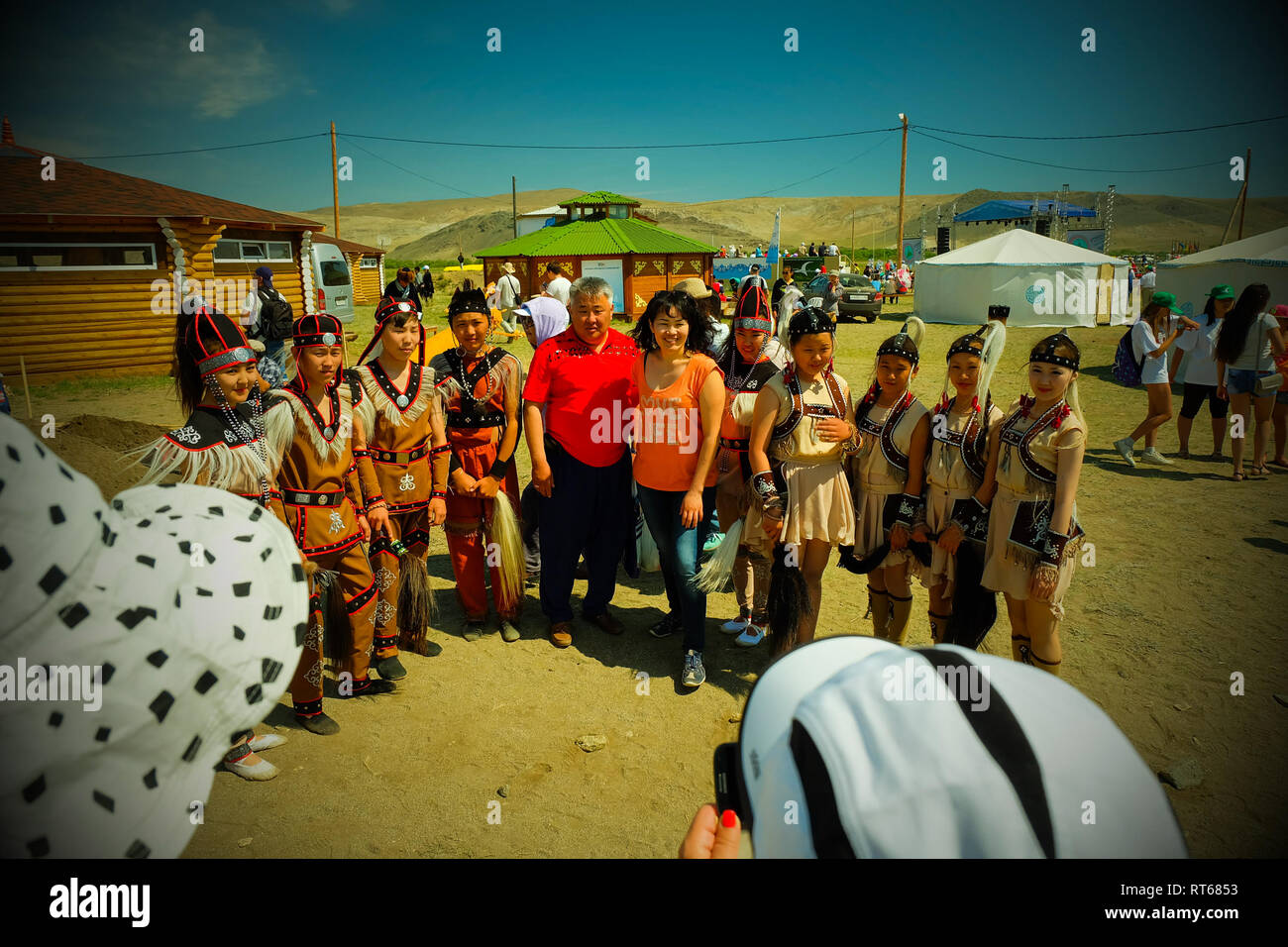 Ulan-Ude, Republik Burjatien, Russland - 15. Juli 2015: Burjaten in Tracht, ethnischen Urlaub der indigenen Völker der Baikal. Ulan Ude Re Stockfoto