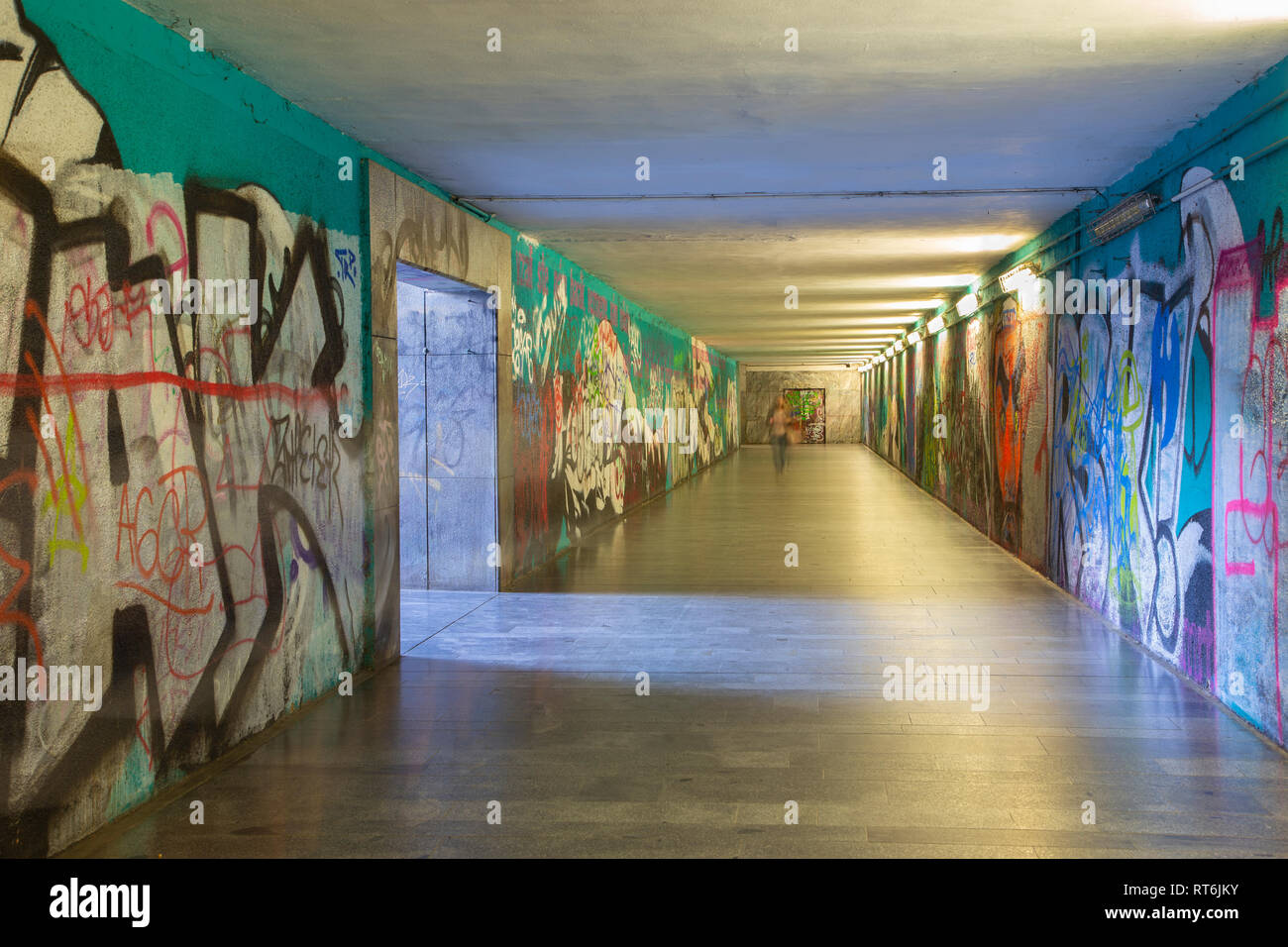 Prag, tschechische Republik - 16. Oktober 2018: Das Graffiti in der Nähe der U-Bahn. Stockfoto