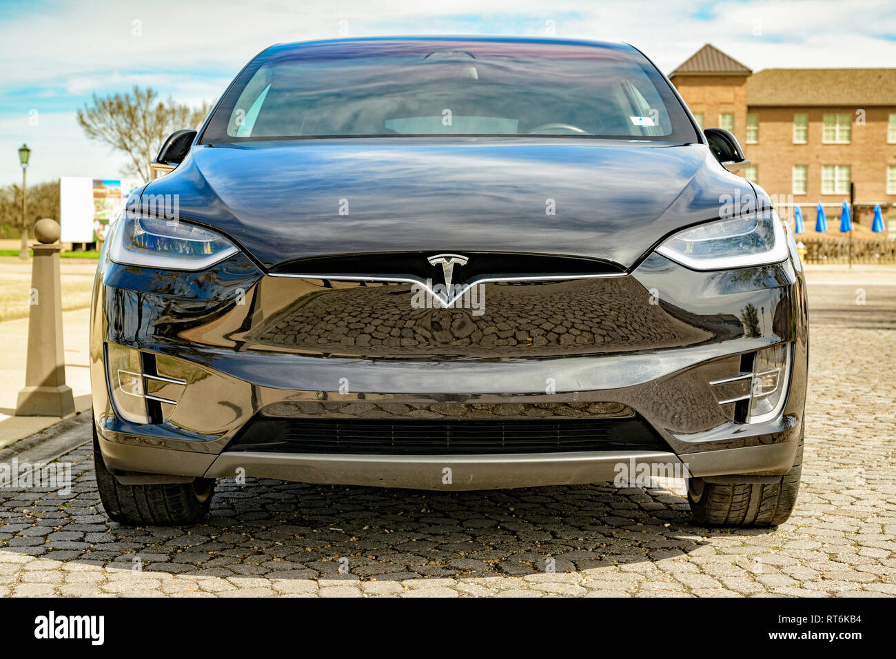 Schwarz Tesla Model X elektrische Auto auf einer Straße der Stadt in Montgomery Alabama, USA geparkt. Stockfoto