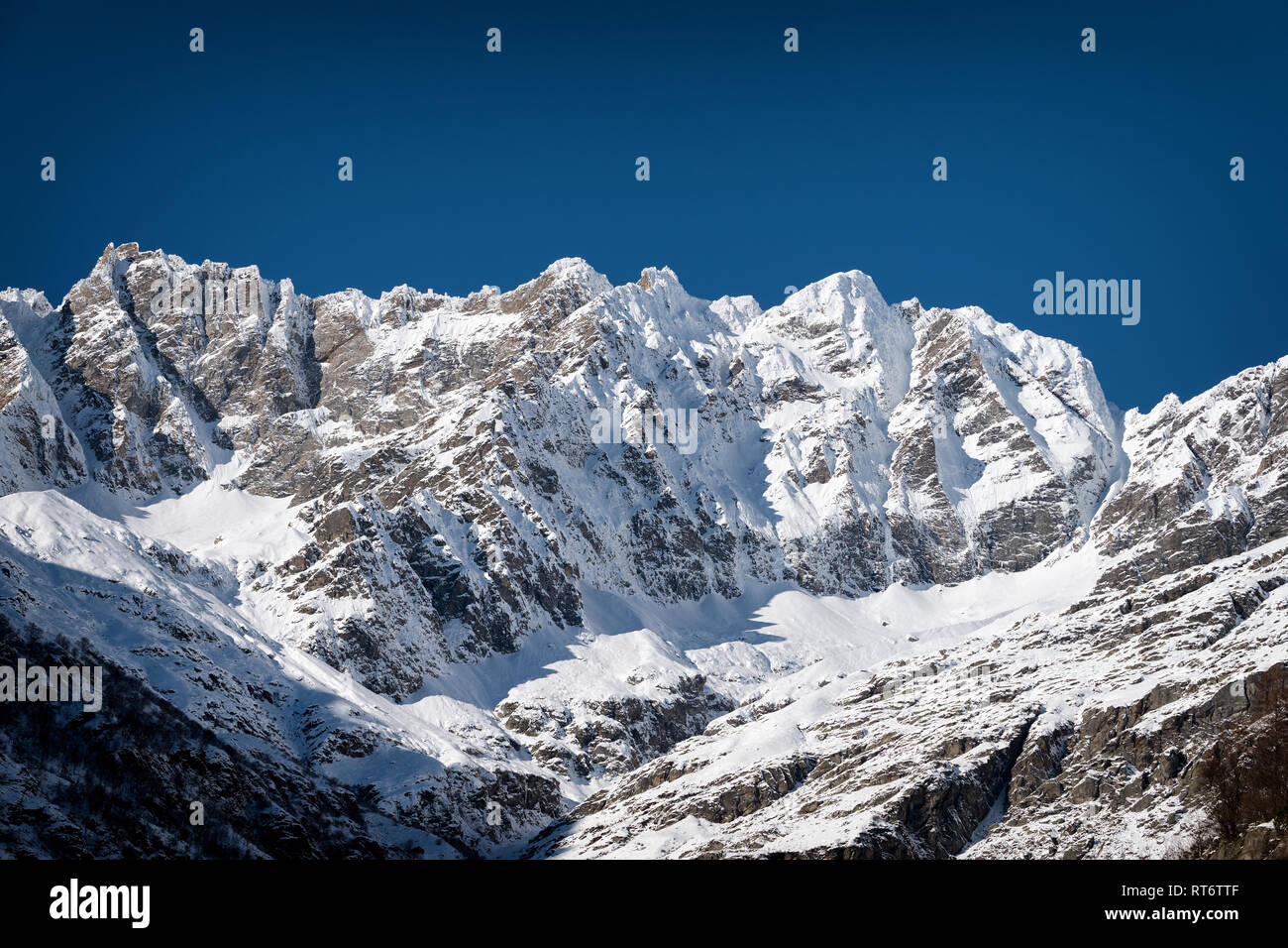 Die Sonne scheint auf der Graian Alps in der Nähe von Turin, Italien. Stockfoto