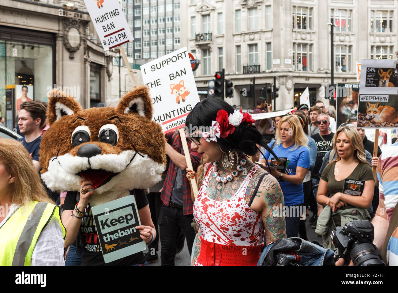 London, England - 29. Mai 2017: Tierschützer auf Demonstration gegen fow Jagd in London Stockfoto