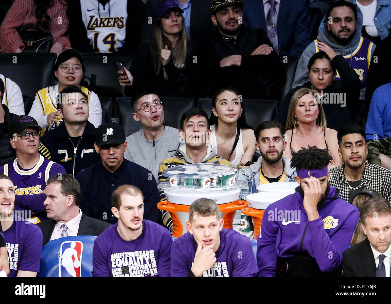 Los Angeles, Kalifornien, USA. 27 Feb, 2019. Edison Koon-hei Chen besucht ein NBA Basketball Spiel zwischen den Los Angeles Lakers und New Orleans Pelikane Mittwoch, Februar 27, 2019, in Los Angeles. Credit: Ringo Chiu/ZUMA Draht/Alamy leben Nachrichten Stockfoto