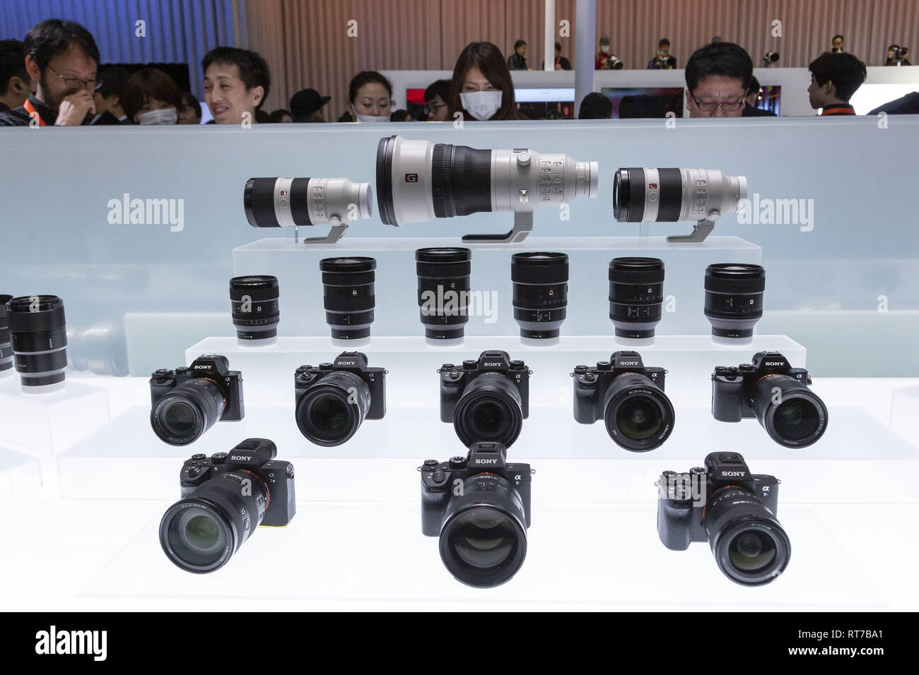 Yokohama, Japan. 28 Feb, 2019. Sony Objektiven und Digitalkameras auf dem Display während der CP Kamera & Foto Imaging Show 2019 im Pacifico Yokohama. Die CP-Ausstellung zeigt die neuesten Technologien für Kameras und Photo Imaging in Japan in 1.148 Aussteller Stände. Die Veranstalter rechnen mit 70.000 Besuchern während der 4-tägigen Show zu gewinnen. Die diesjährige Ausstellung wird im Pacifico Yokohama und OSANBASHI Halle und läuft bis zum 3. März statt Credit: Rodrigo Reyes Marin/ZUMA Draht/Alamy leben Nachrichten Stockfoto