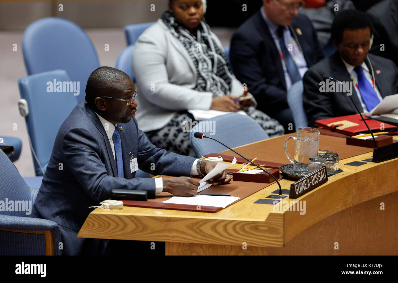 (190228) - DIE VEREINTEN NATIONEN, Februar 28, 2019 (Xinhua) - joao Ribeiro Butiam Co (Vorne), Außenminister von Guinea-Bissau, Adressen eine Sitzung des Sicherheitsrates der Vereinten Nationen Die Vereinten Nationen Integrated Peacebuilding Office in Guinea-Bissau (UNIOGBIS) auf das UN-Hauptquartier in New York, am 28.02.2019. Der Sicherheitsrat am Donnerstag eine Entschließung zur Verlängerung für ein Jahr das Mandat der Vereinten Nationen Integrated Peacebuilding Office in Guinea-Bissau (UNIOGBIS). (Xinhua/Li Muzi) Quelle: Xinhua/Alamy leben Nachrichten Stockfoto