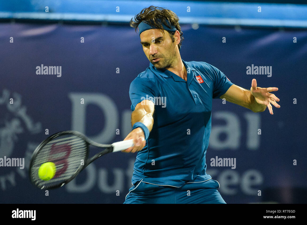 Dubai, VAE. 28. Februar 2019. Ehemalige Welt Nr. 1 Roger Federer von der Schweiz gewinnt gegen ungarische Marton Fucsovics im Viertelfinale des 2019 Dubai Duty Free Tennis Meisterschaften 2019. Jagen seine 8 Dubai und 100. Insgesamt ATP-Titel, Federer gewann 7-6 (8-6), 6-4 Credit: Feroz Khan/Alamy leben Nachrichten Stockfoto