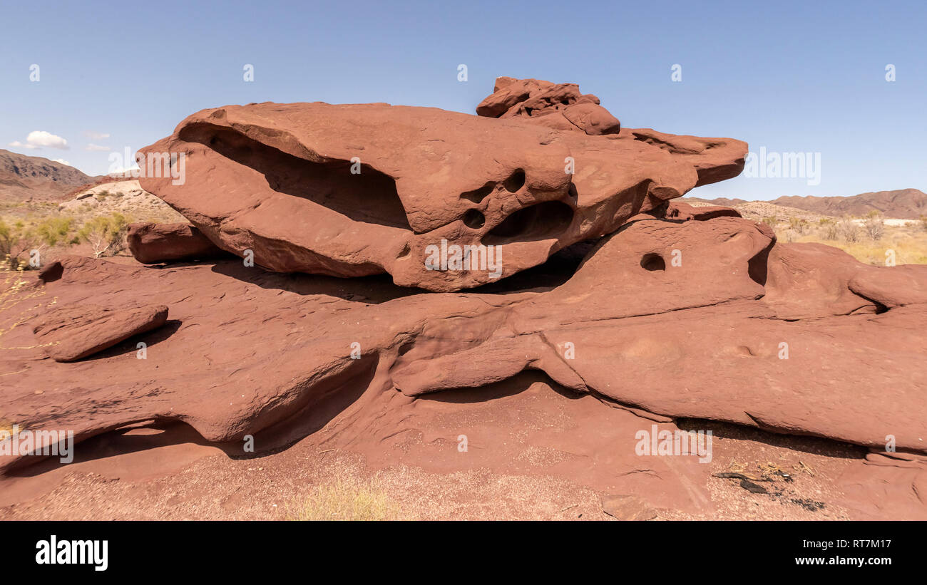 Erodiert rote Lava Rock, Katutau Hill, Altyn Emel Nationalpark, Kasachstan Stockfoto