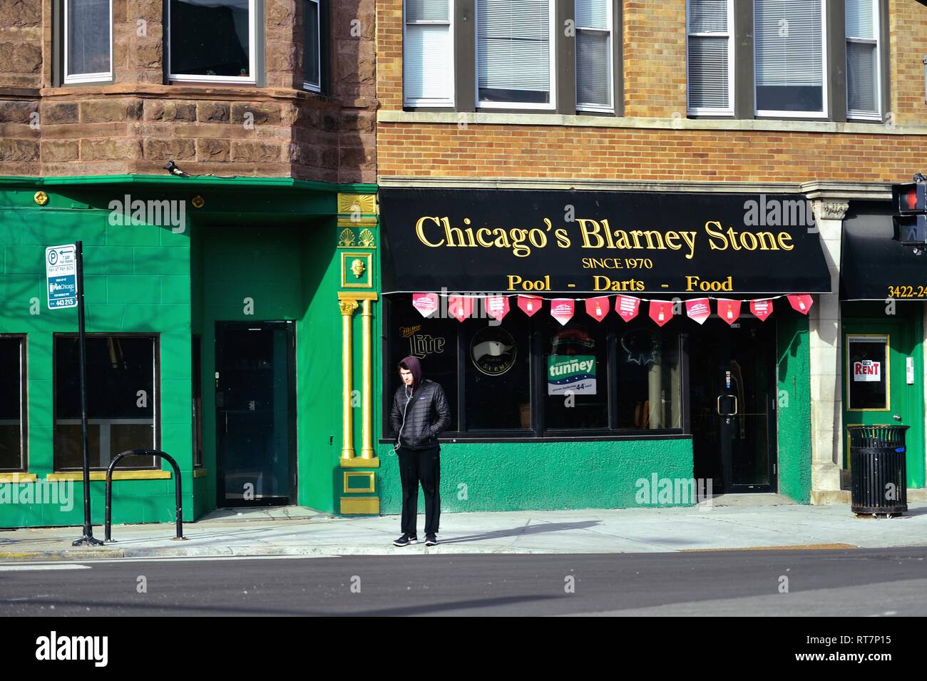 Chicago, Illinois, USA. Ein Irish Pub auf der Nordseite der Stadt in Wrigleyville Bereich der Seeblick Nachbarschaft. Stockfoto