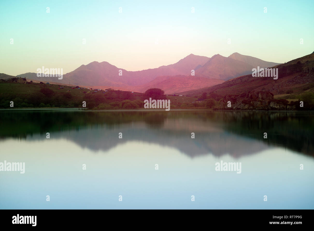 Über sunriset Snowdon und Llynnau Mymbyr, Wales Stockfoto