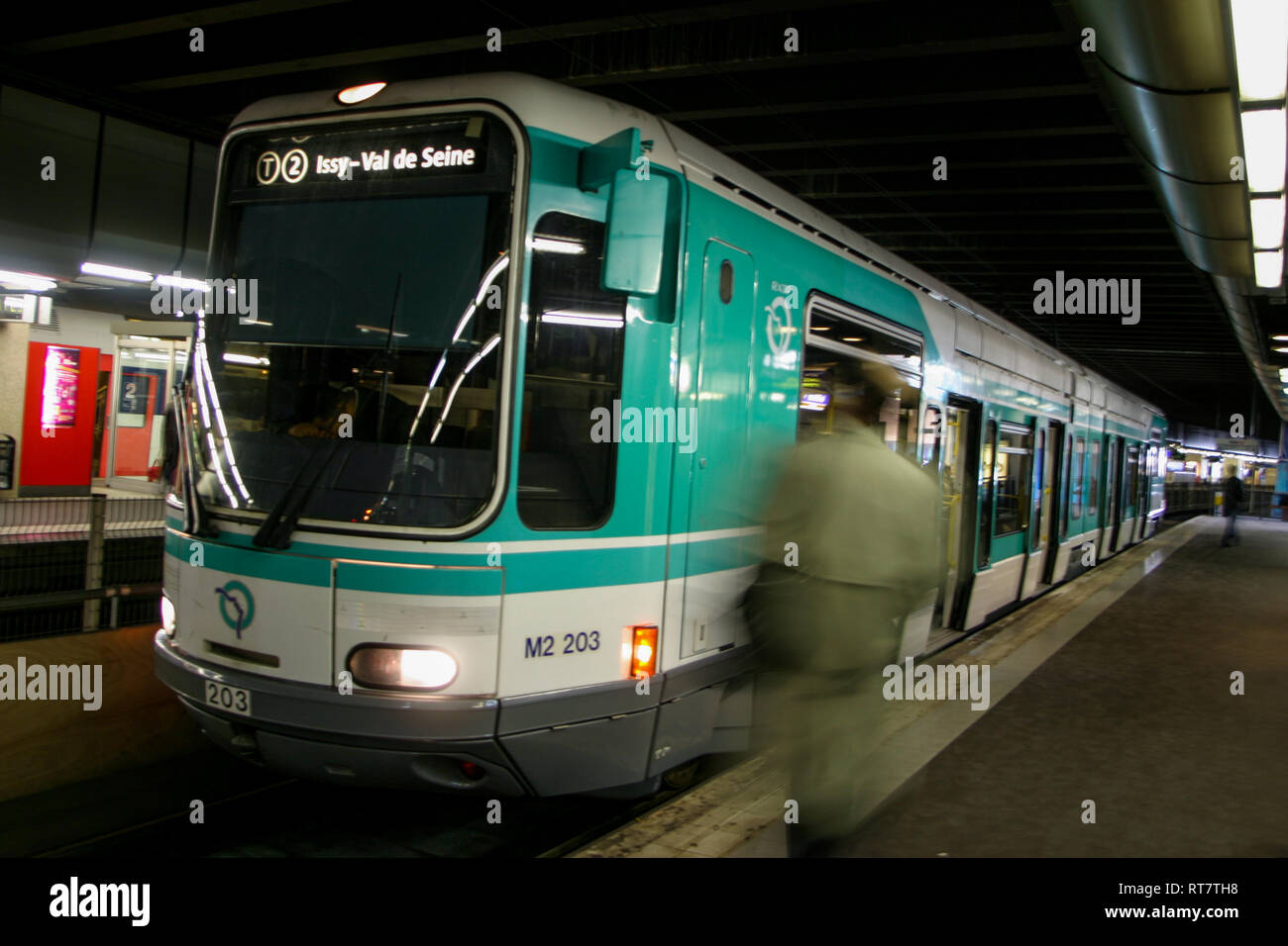 Die Straßenbahnlinie in Evry, La Defense, Paris, Frankreich Stockfoto