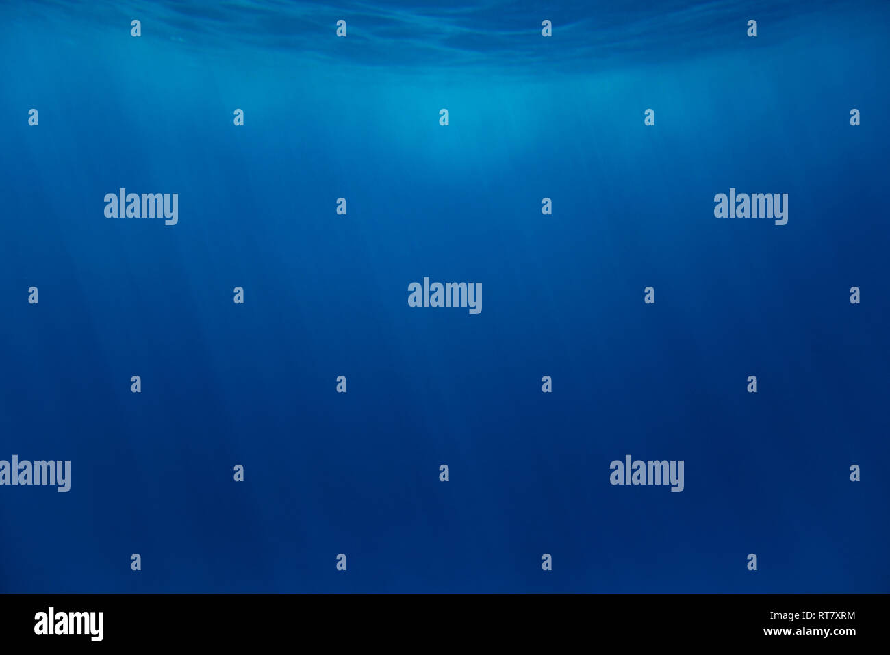 Abstrakte Deep Blue Sea Unterwasser Hintergrund Stockfoto