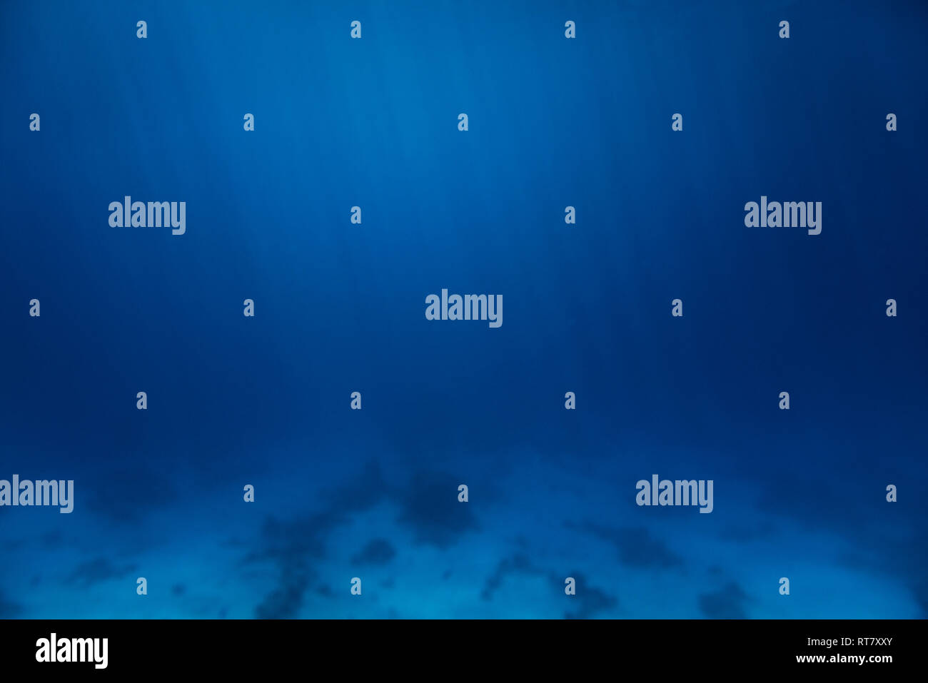 Abstrakte Deep Blue Meeresboden Unterwasser Hintergrund Stockfoto