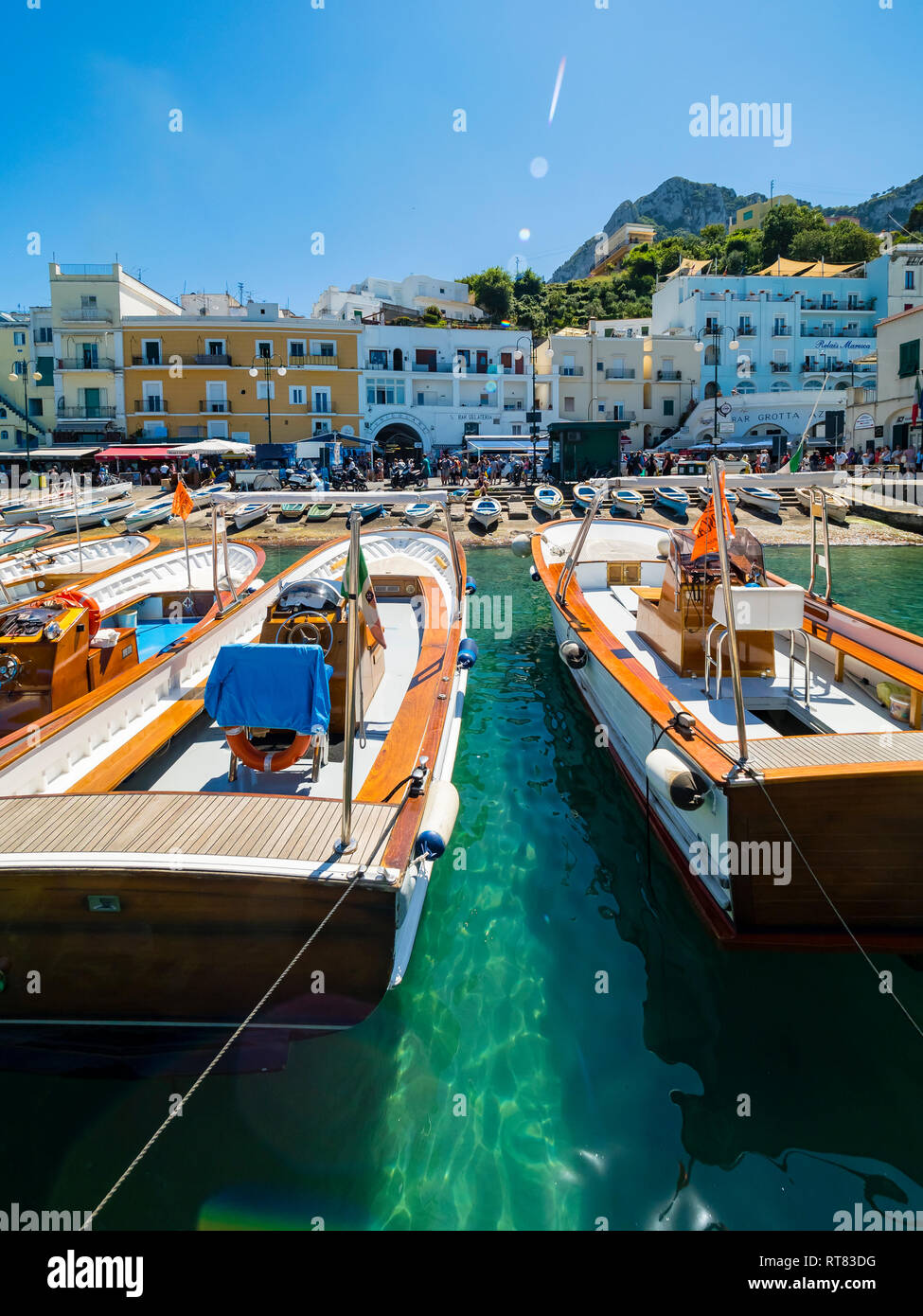 Italien, Kampanien, Capri, Marina Grande und Boote Stockfoto