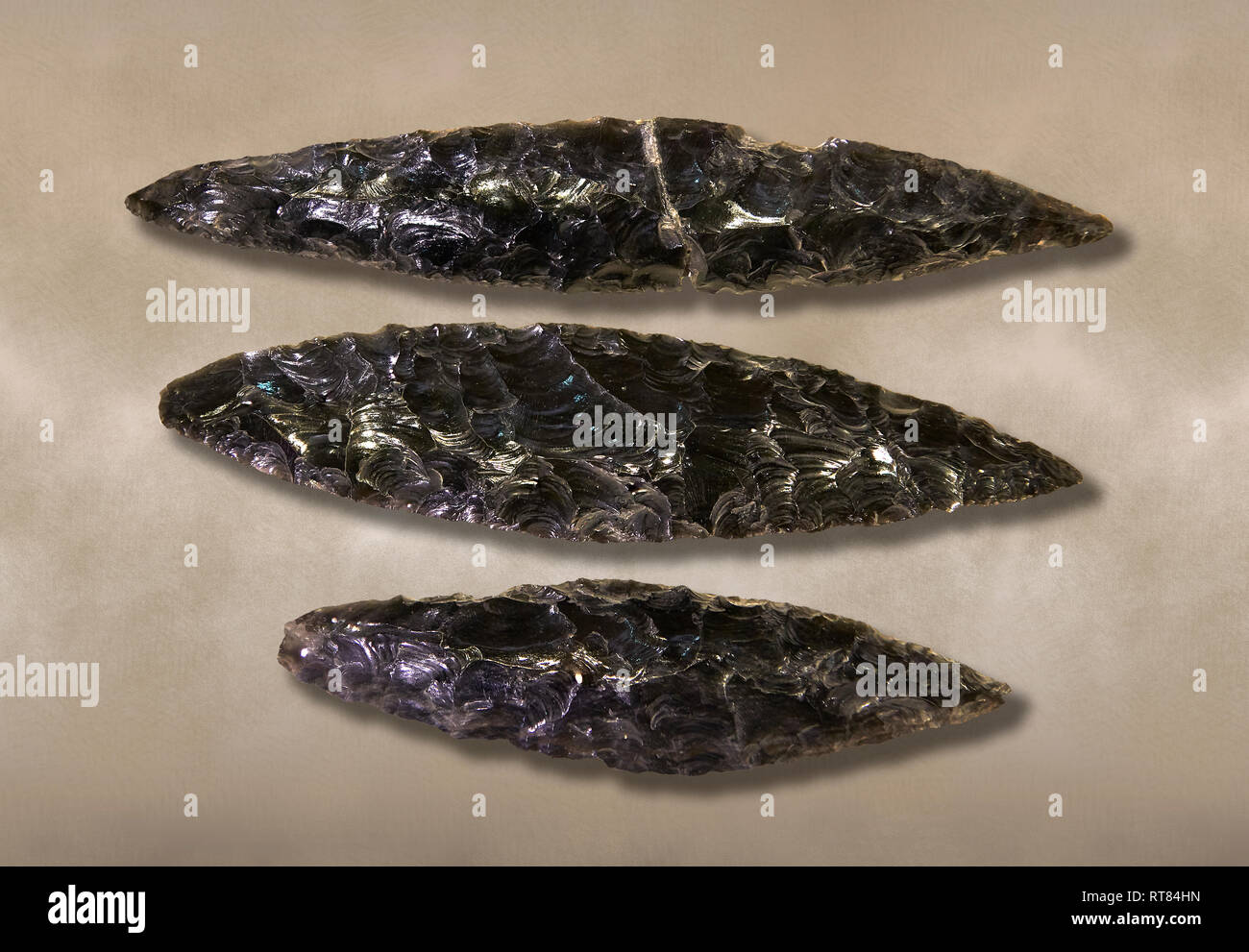 Schwarzer Obsidian klingen. Catalhoyuk Sammlungen. Museum für Anatolische Zivilisationen in Ankara Stockfoto