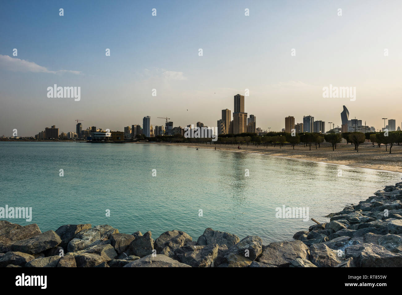 Saudi-arabien, Kuwait, Kuwait City, Persischer Golf, Strand im Abendlicht Stockfoto