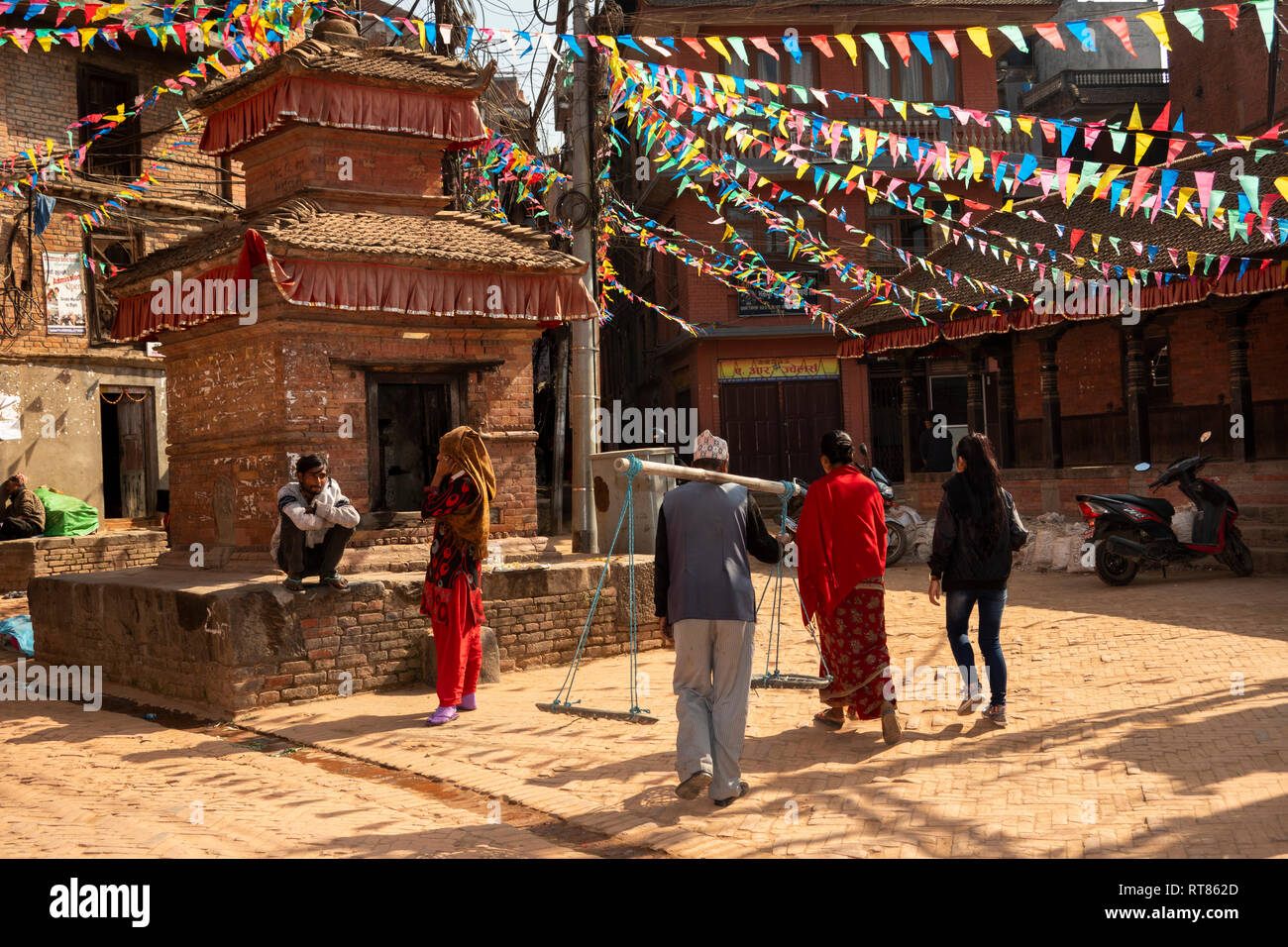 Nepal, Kathmandu Tal, Bhaktapur, Golmadhi, buddhistische Stupa an der Kreuzung Inacho Bahal Hindu Schrein home nach Sri Indravarta Mahvihara Stockfoto