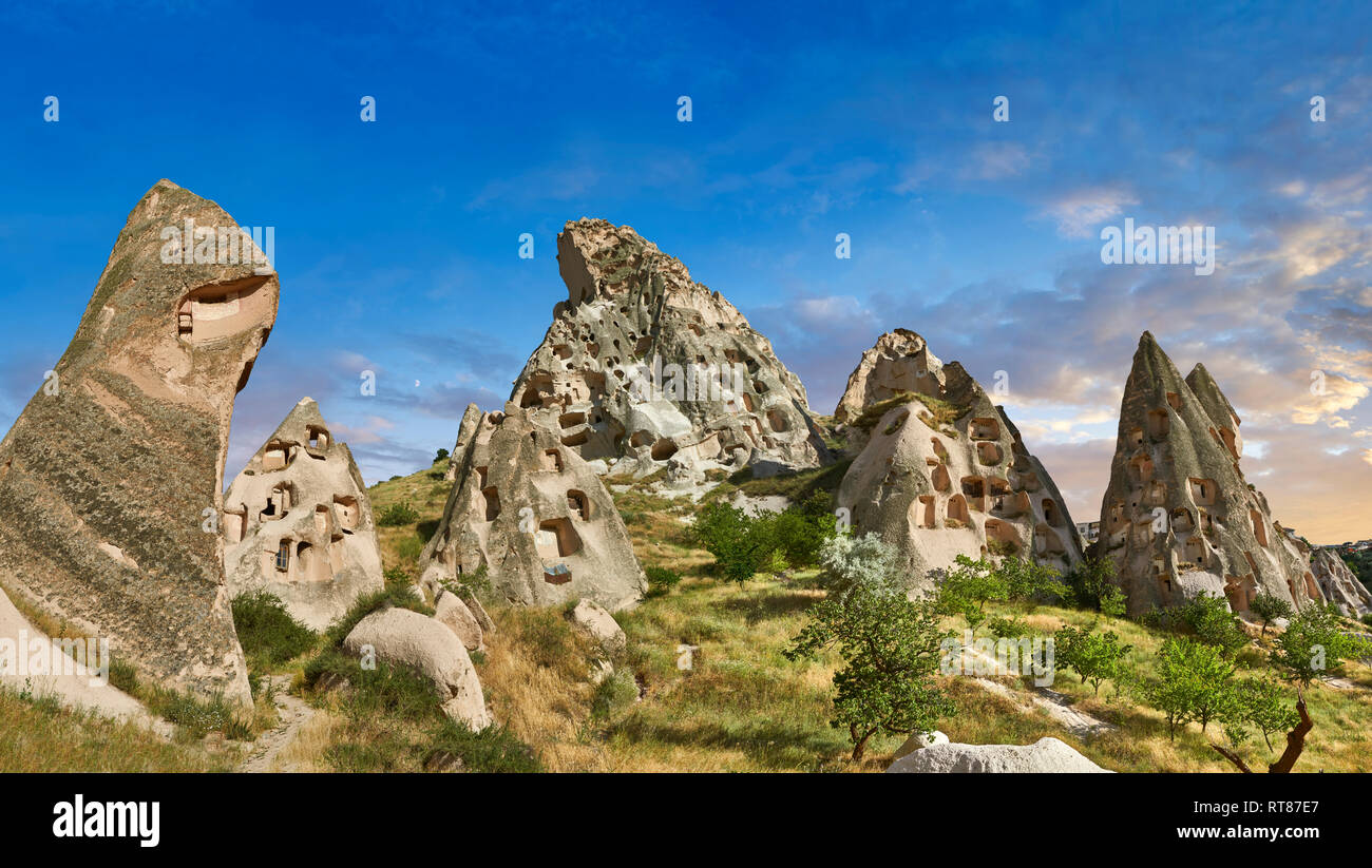 Fotos & Bilder von Uchisar schloss die Cave City Häuser in der Fairy Chimney von Uchisar, in der Nähe von Göreme in Kappadokien, Nevsehir, Türkei Stockfoto