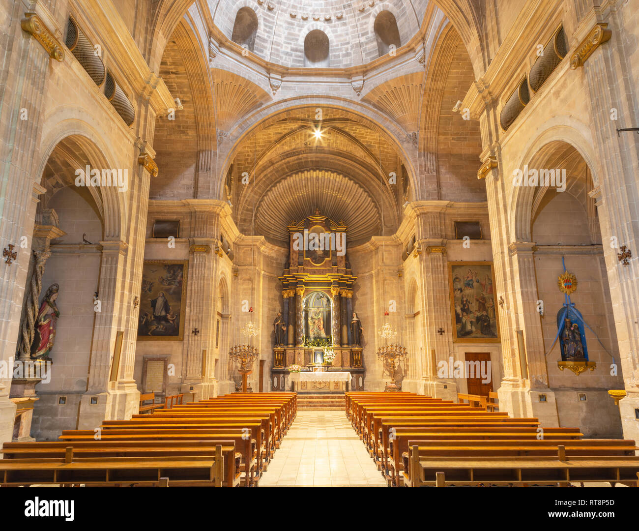 PALMA DE MALLORCA, SPANIEN - Januar 29, 2019: Das Kirchenschiff der Kirche Iglesia de Santa Maria Magdalena. Stockfoto