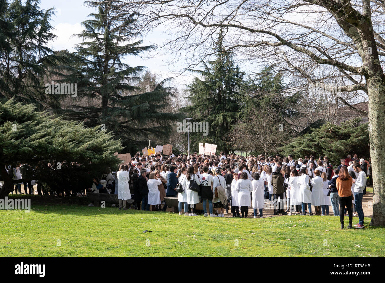 Santiago de Compostela, Spanien. 28. Februar 2019: Apotheke Studentendemonstration Stockfoto