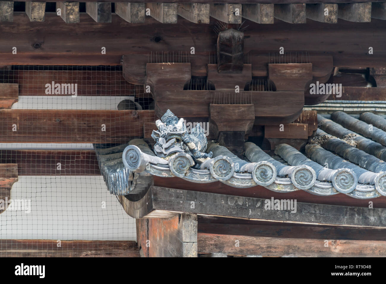 Sumigawara, Dragon Dach ornament (Tomebuta) an Kondo (Große Halle) von To-ji Tempel, Weltkulturerbe der Unesco in Kyoto, Japan. Stockfoto