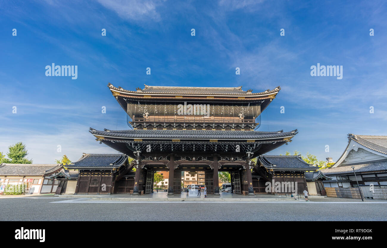 Kyoto - 21. August 2017: goeido Kaisando Tor (Mon) der Shinshu Otani-ha oder Higashi Hongan-ji. Stockfoto