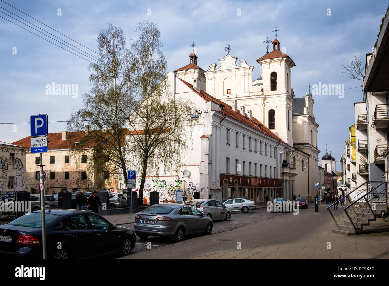 Litauen, Vilnius. Kirche des Heiligen Geistes und den angrenzenden ehemaligen Dominikanerkloster, die der Erzdiözese Vilnius. Täglich Massen sind Feier Stockfoto