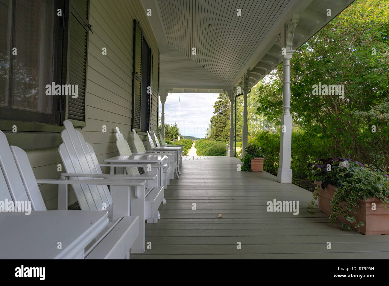 Vordere Haus Veranda der Lodge, Estevan Reford Gärten, Metis-sur-mer, Quebec, Kanada Stockfoto