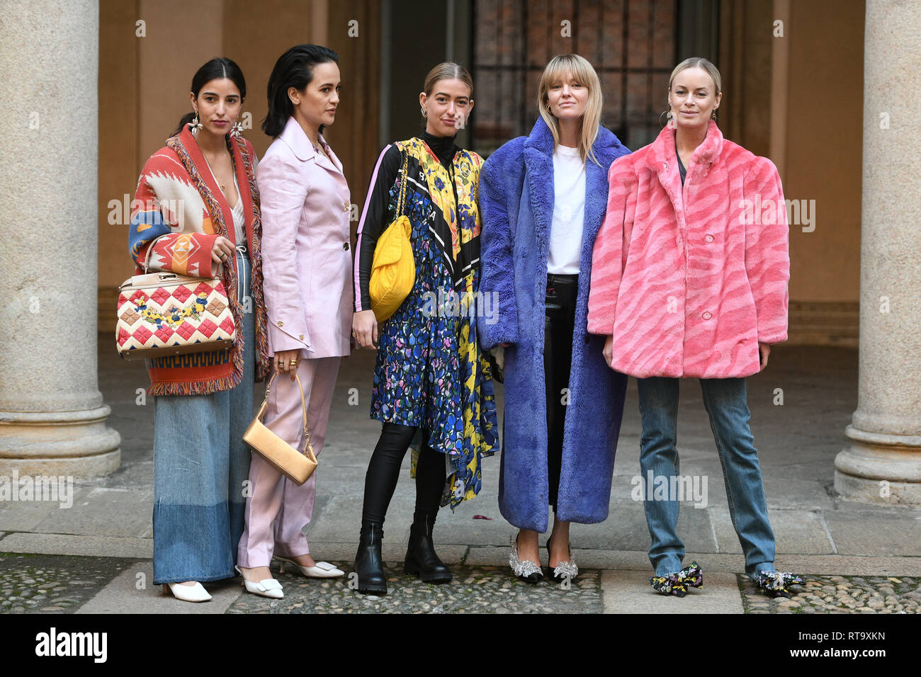 Mailand, Italien - 21. Februar 2019: Street Style Outfits - Modelle, Blogger und einflussnehmern vor einer Modenschau in Mailand auf der Modewoche - MFWFW 19. Stockfoto