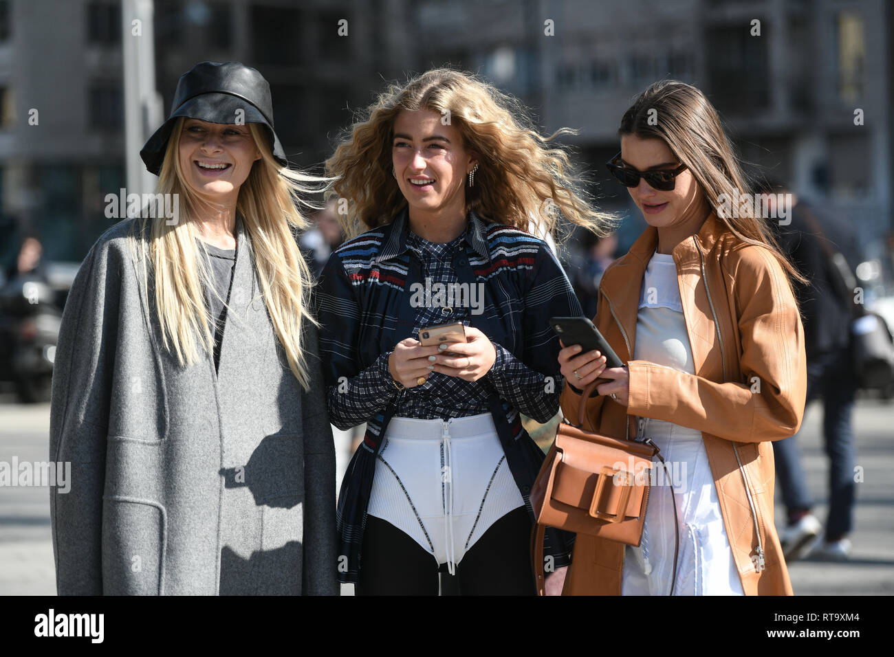 Mailand, Italien - 23. Februar 2019: Street Style Outfits - Modelle, Blogger und einflussnehmern vor einer Modenschau in Mailand auf der Modewoche - MFWFW 19. Stockfoto