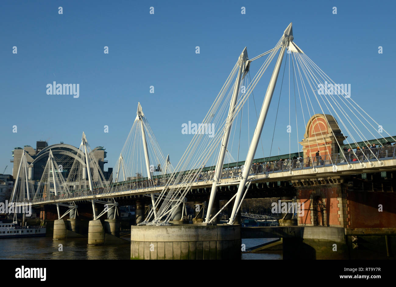Hungerford Brücke, Fuß weg, Thames, London. Stockfoto