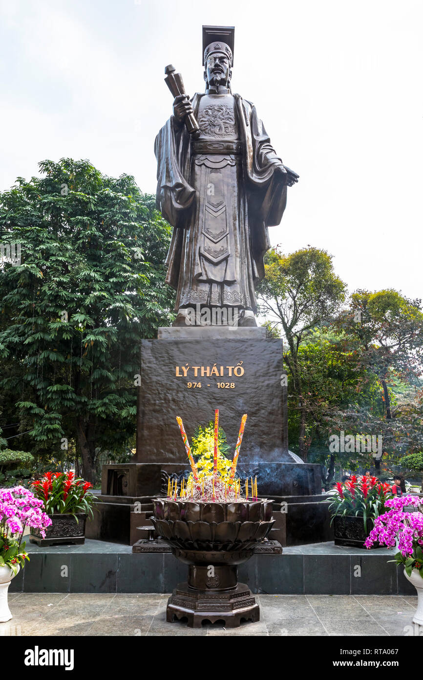 Statue Ly Thaito, Politiker und Philosoph, in der Altstadt in der Nähe von Ho Hoam Kien See, Hanoi, Vietnam, Asien Stockfoto