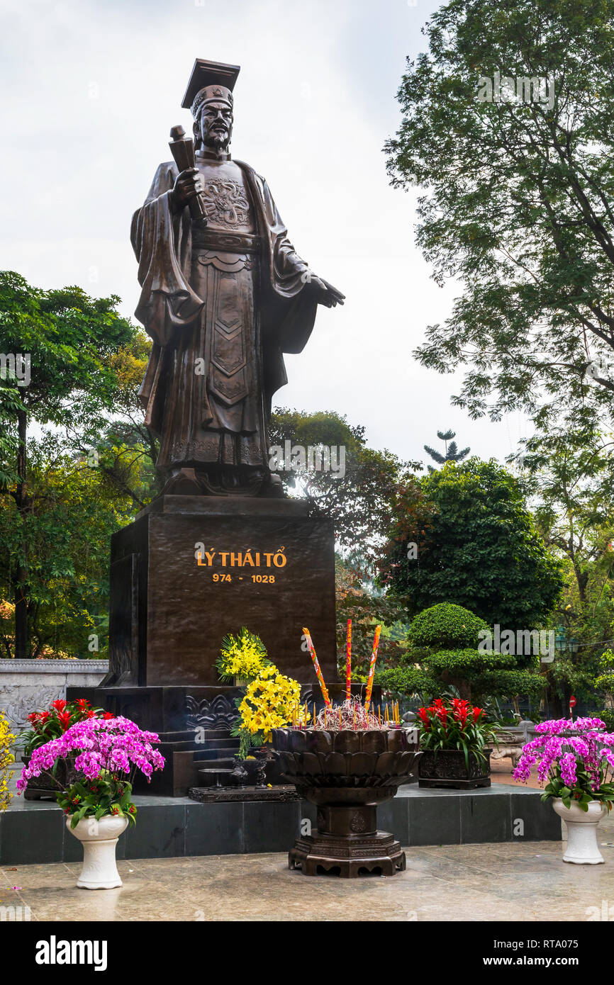 Statue Ly Thaito, Politiker und Philosoph, in der Altstadt in der Nähe von Ho Hoam Kien See, Hanoi, Vietnam, Asien Stockfoto