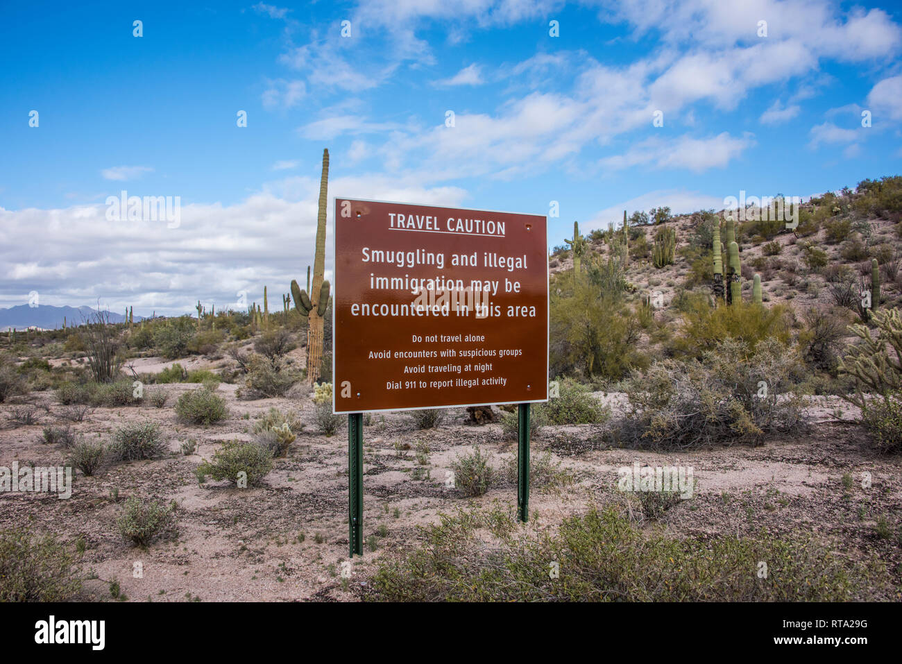 Anmelden Warnung vor den Gefahren der Reise in der Nähe der internationale Grenze mit Mexiko im Organ Pipe Cactus National Monument, South Central Arizona, USA Stockfoto