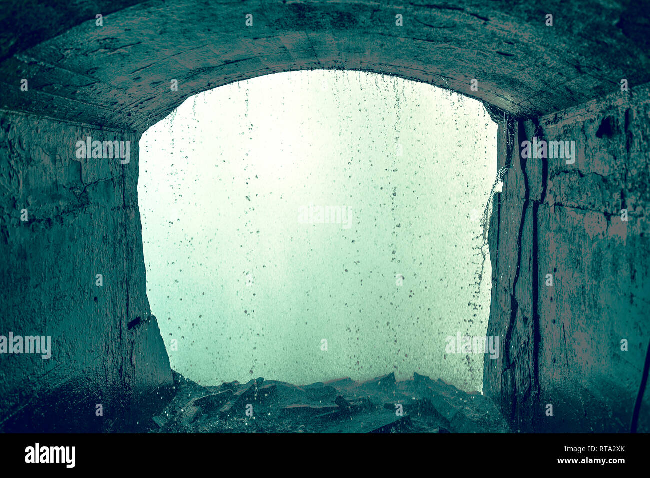 Blick auf den Niagara streams aus der Höhle der Reise hinter die Wasserfälle erleben Stockfoto