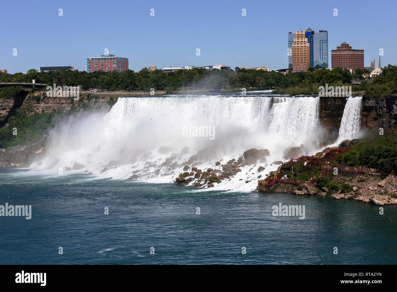 American Falls und Bridal Veil Falls von der kanadischen Seite gesehen, Niagara Falls, Ontario Stockfoto